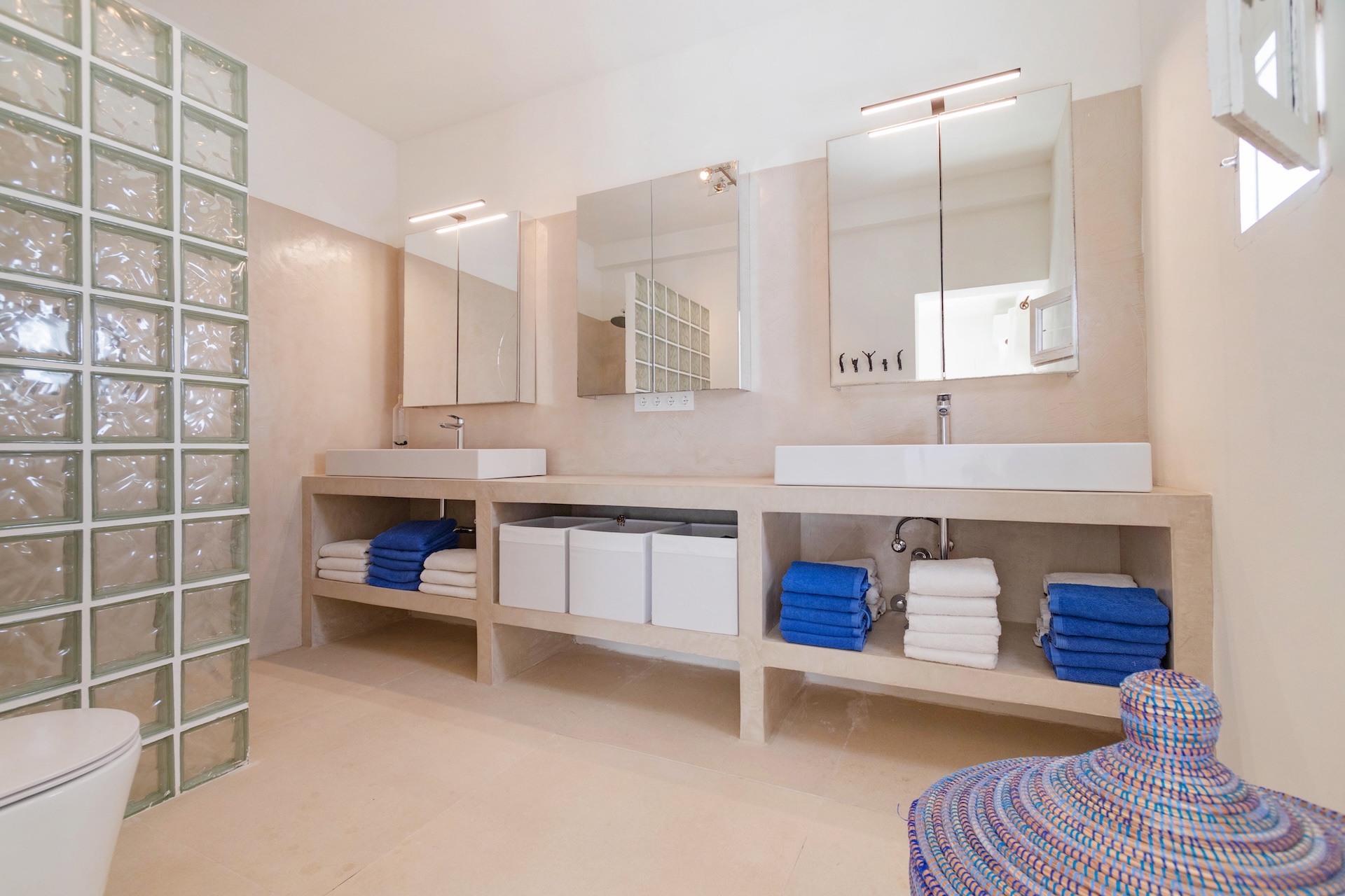 Resa Estates Ibiza te koop san Jose for sale 7 bedrooms apartment bathroom .jpg